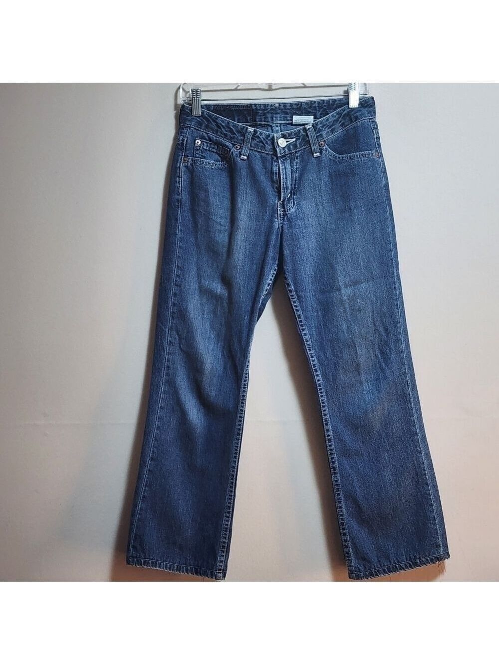 VINTAGE levis high waisted straight leg jeans color blue size 28